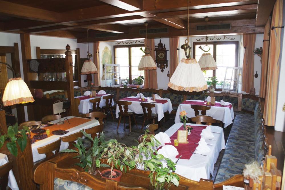 Hotel Gasthof Zur Post Wolfegg Bagian luar foto