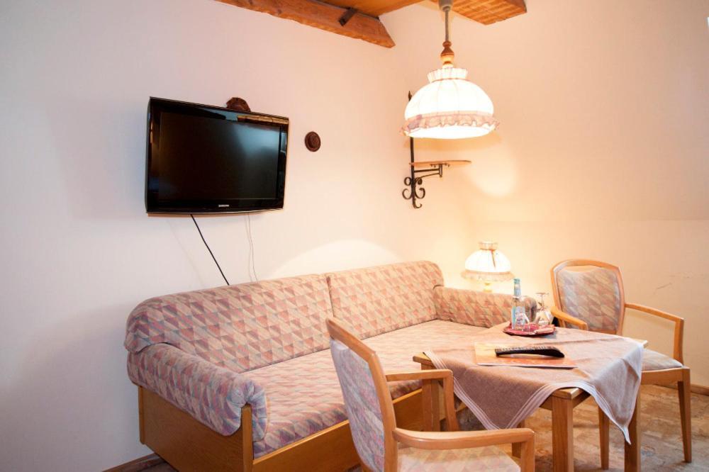 Hotel Gasthof Zur Post Wolfegg Bagian luar foto