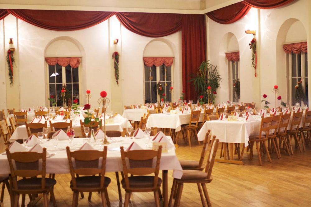 Hotel Gasthof Zur Post Wolfegg Bagian luar foto