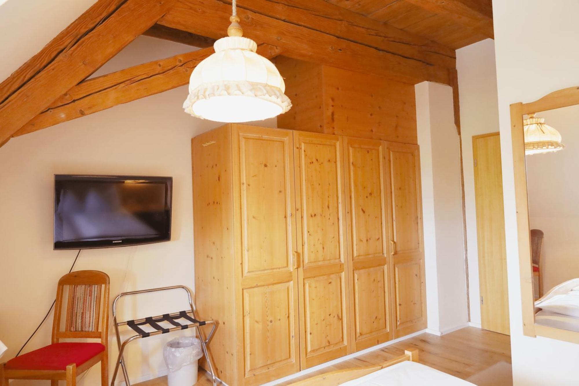 Hotel Gasthof Zur Post Wolfegg Bagian luar foto