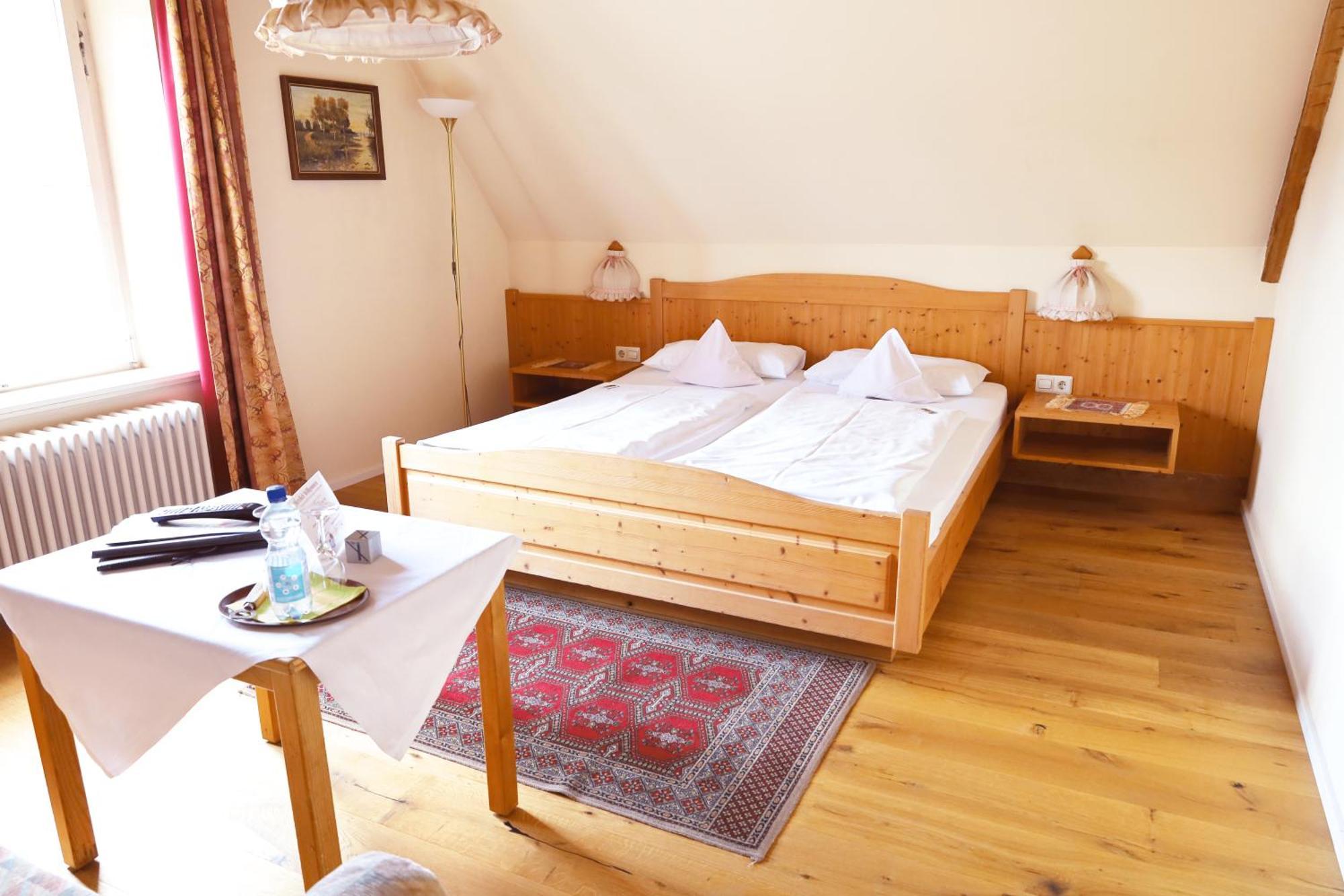 Hotel Gasthof Zur Post Wolfegg Bagian luar foto