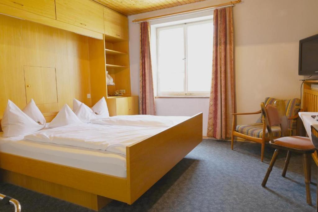 Hotel Gasthof Zur Post Wolfegg Bagian luar foto