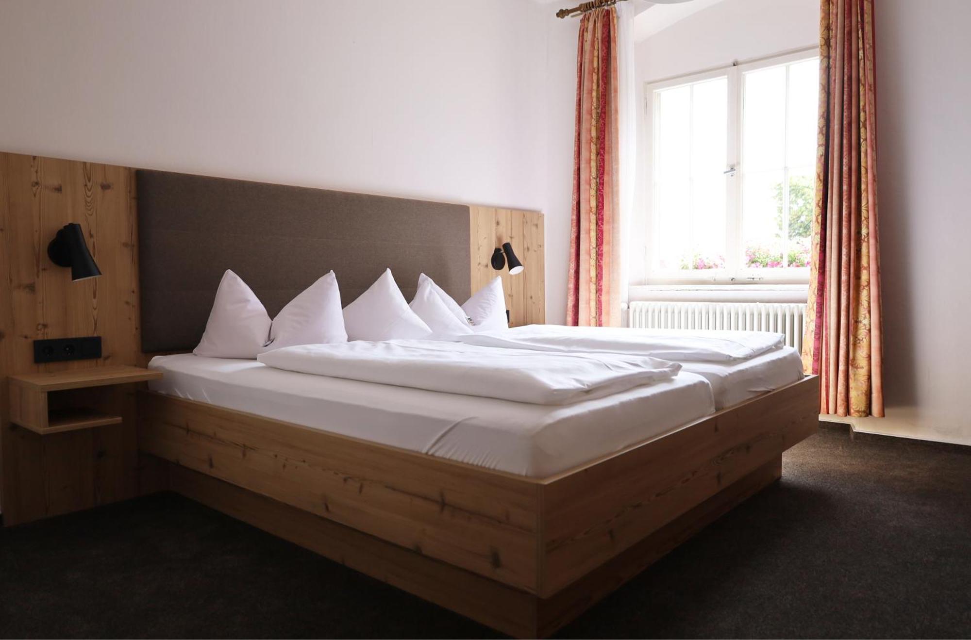 Hotel Gasthof Zur Post Wolfegg Bagian luar foto