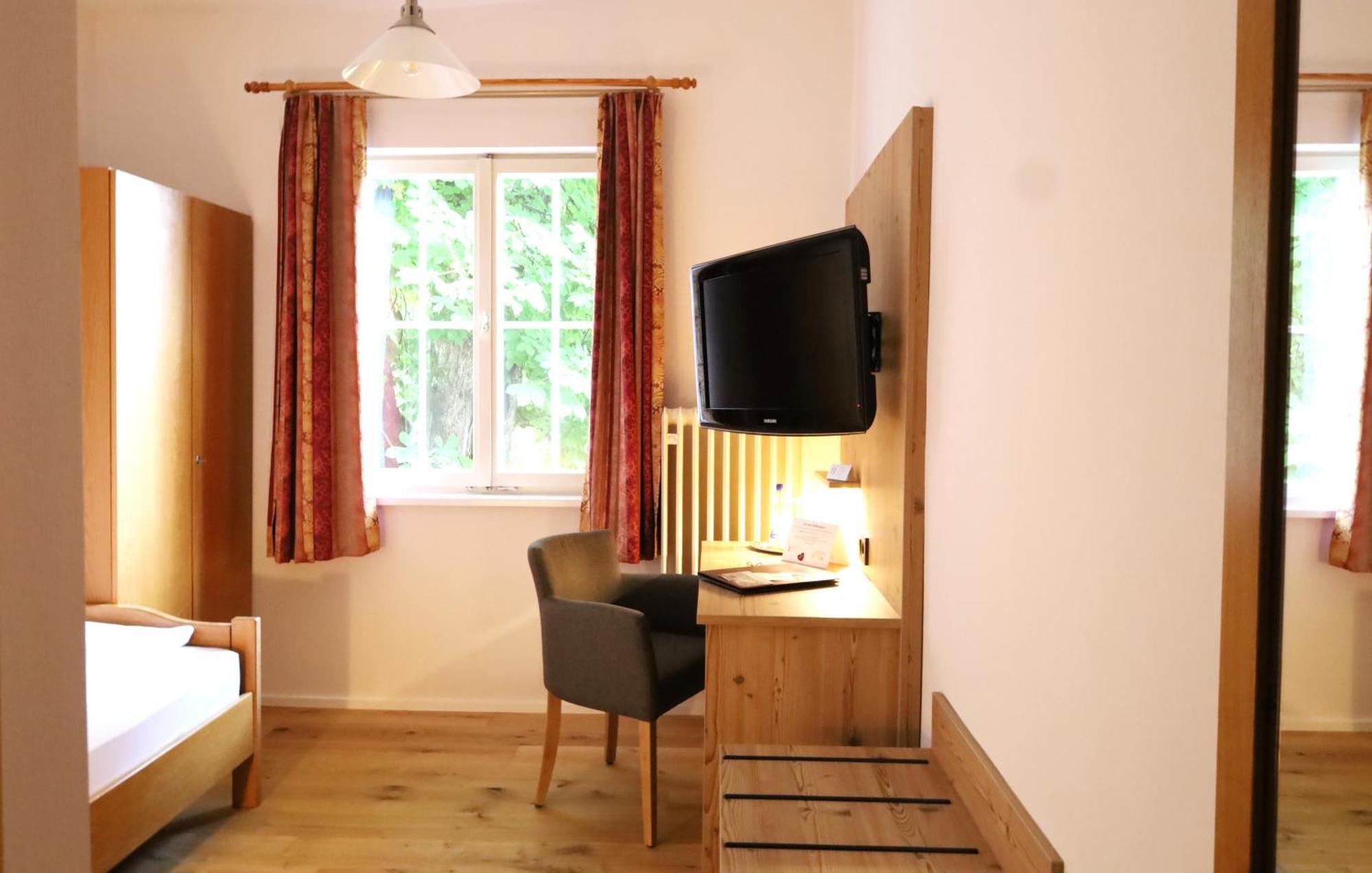 Hotel Gasthof Zur Post Wolfegg Bagian luar foto