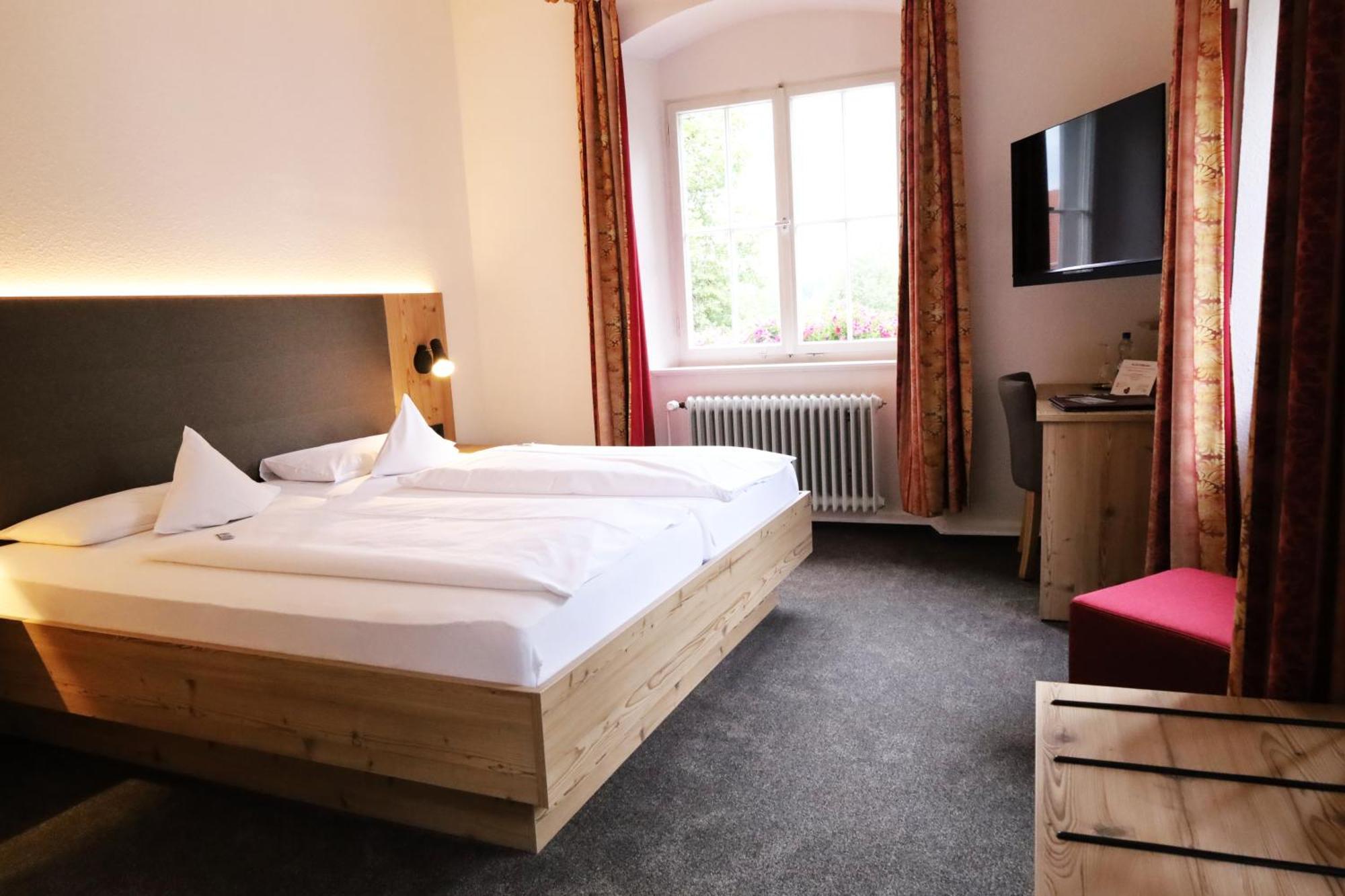 Hotel Gasthof Zur Post Wolfegg Bagian luar foto