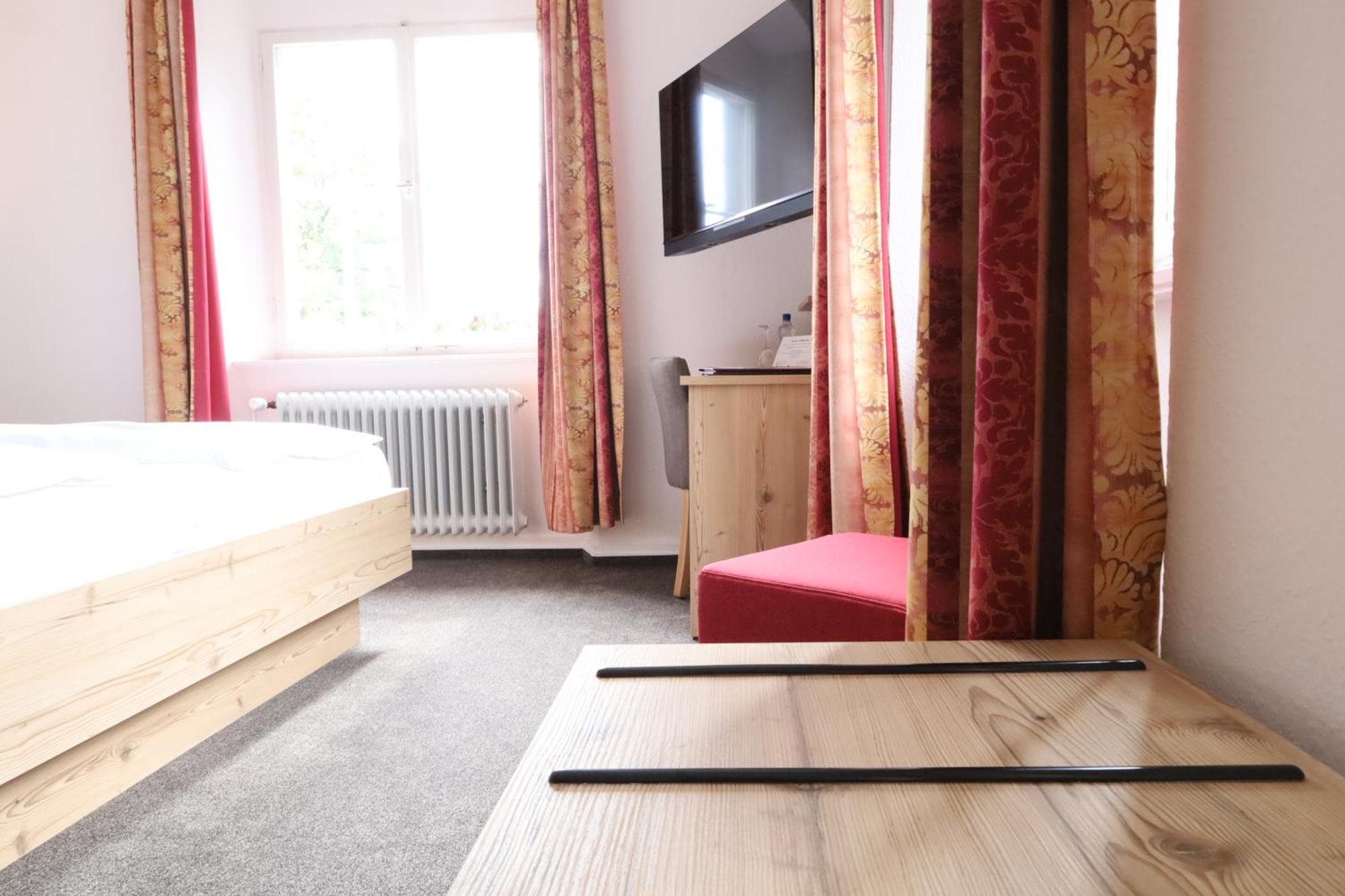 Hotel Gasthof Zur Post Wolfegg Bagian luar foto