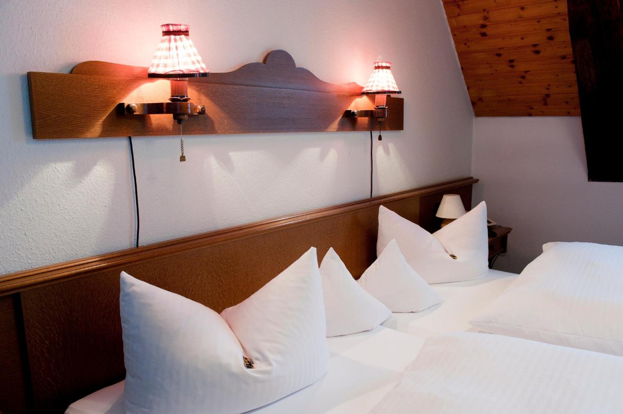 Hotel Gasthof Zur Post Wolfegg Bagian luar foto