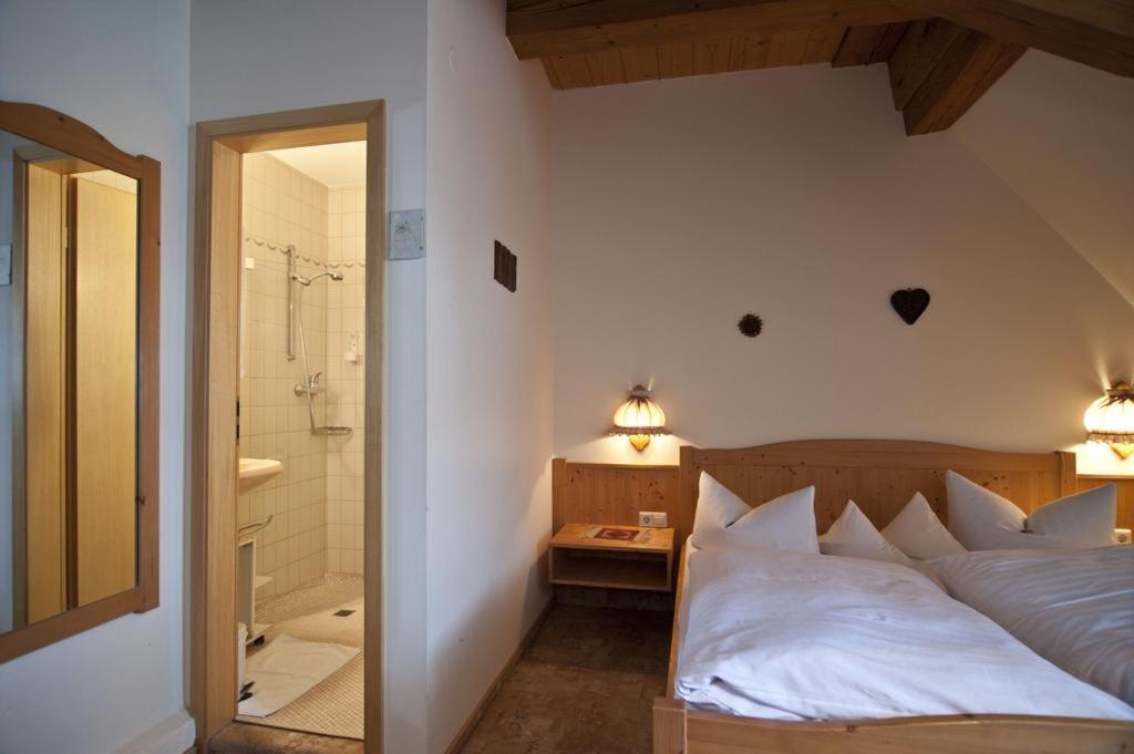 Hotel Gasthof Zur Post Wolfegg Bagian luar foto