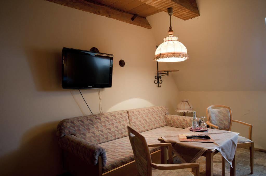 Hotel Gasthof Zur Post Wolfegg Bagian luar foto